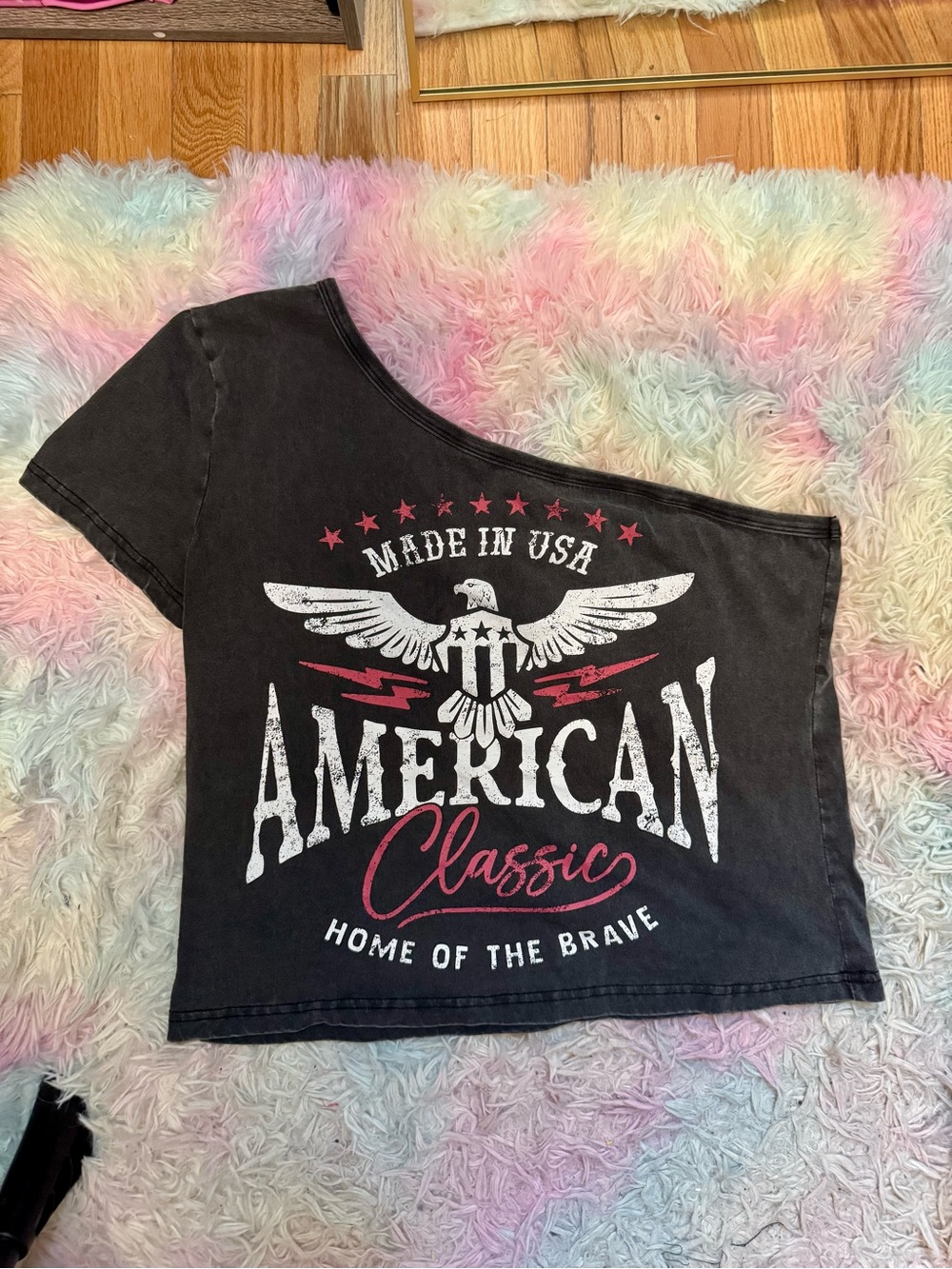 American Classic One-Shoulder Graphic Crop Tee - Black & White & Red XL